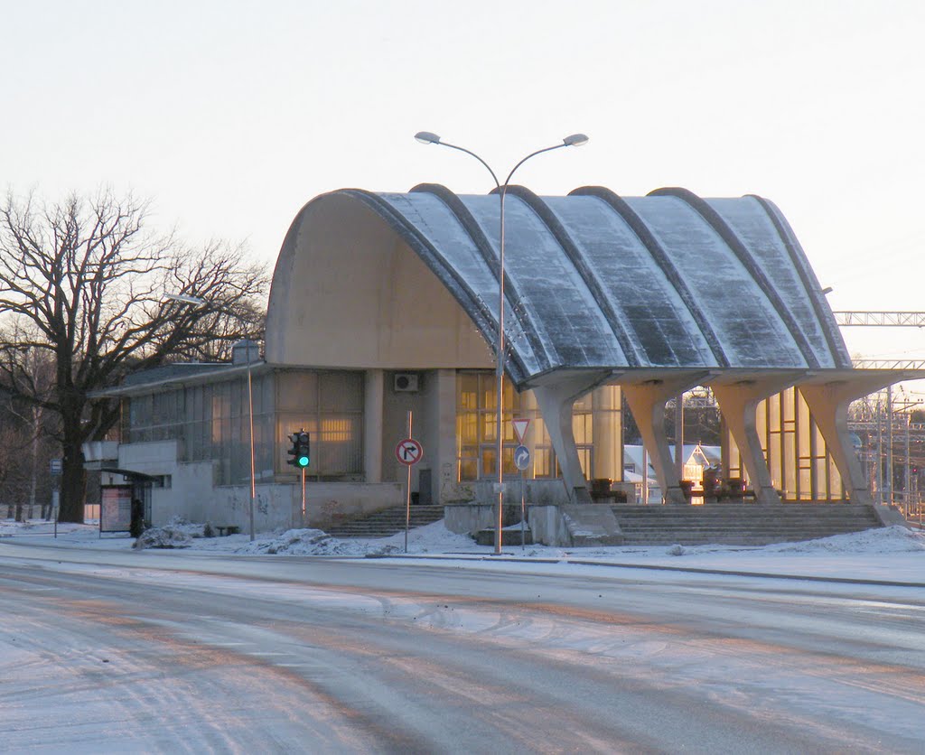 2011.03.26. Rizhskoe Vzmorje. Utro u vokzala. by Viktor vzМorskij.  Восточная Балтия (Евразия)