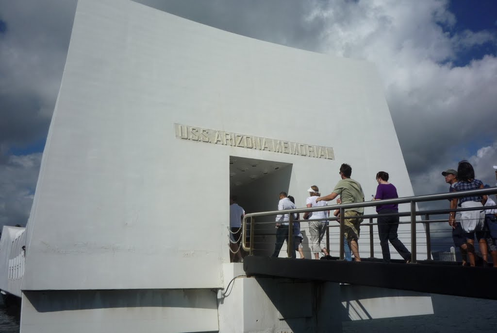 USS Arizona Memorial by yvr101