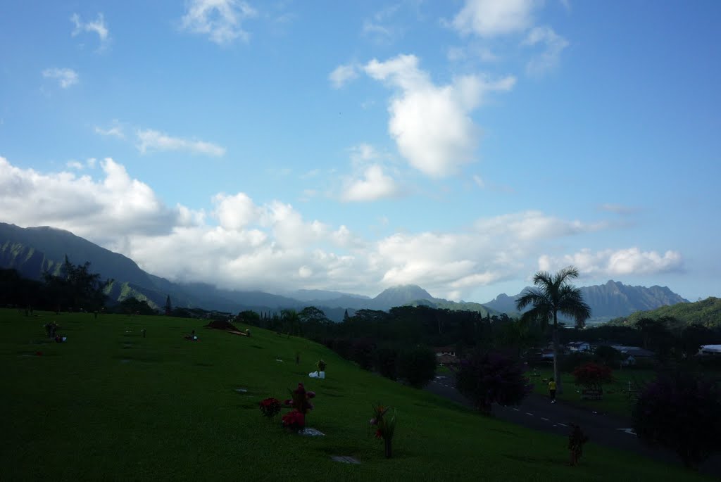 Valley of the Temples Memorial Park, Kaneohe by yvr101