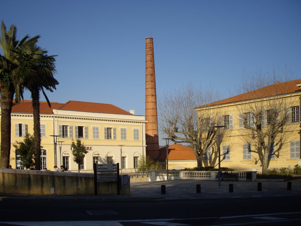 Grasse, une cheminée by Jacques Peyrelevade