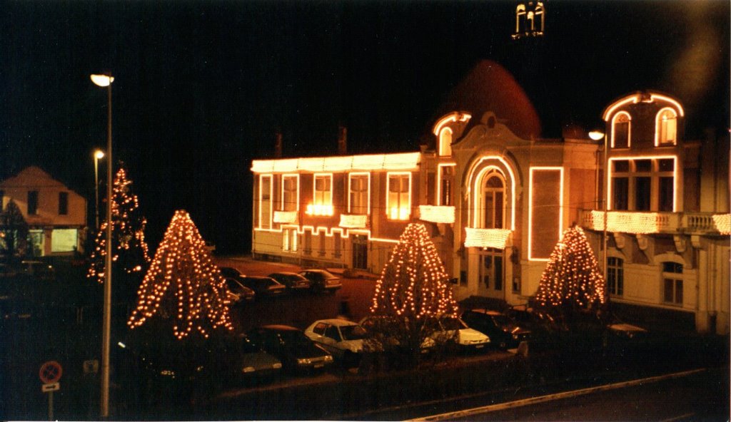 Mairie de Saint-Yorre, illuminée de nuit by saturnpro17