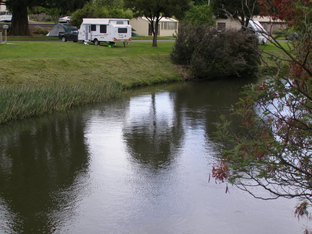 Deloraine Caravan Park by rokahudd