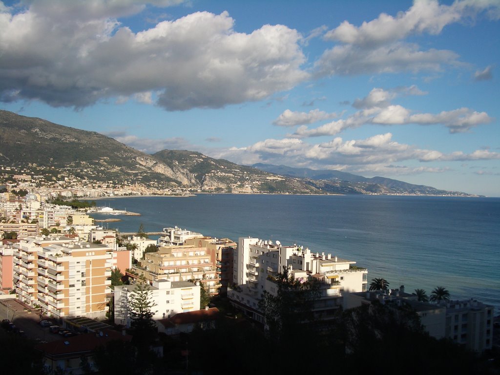 Menton Italie en fond by JESS B