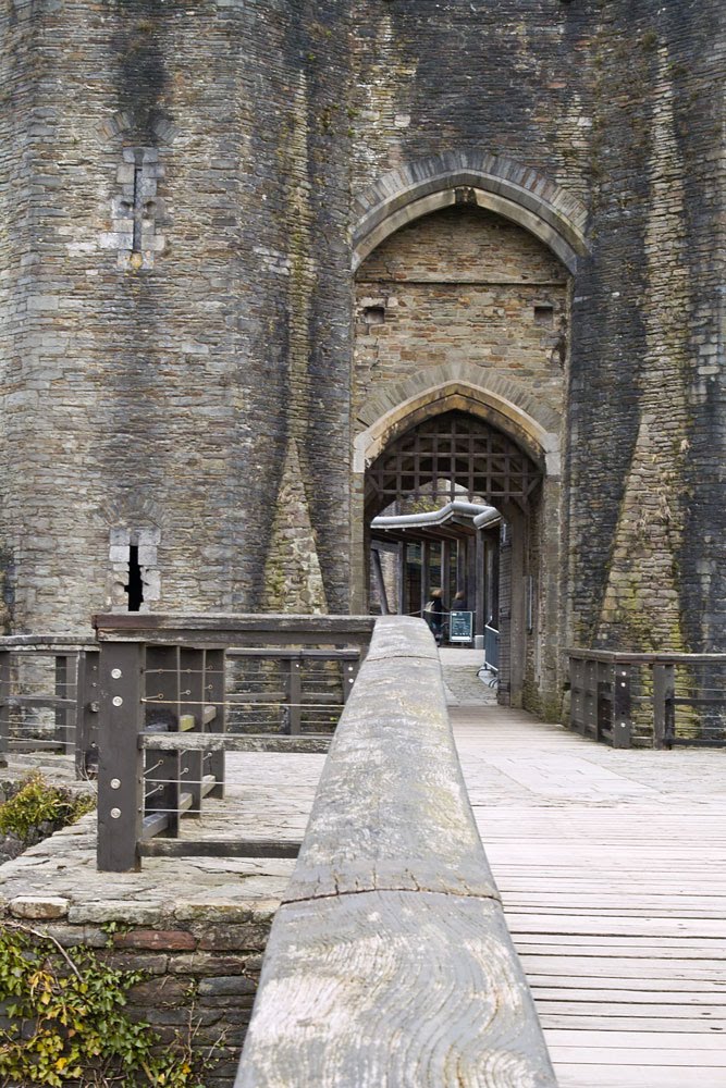 Caerphilly Castle enterance by colym