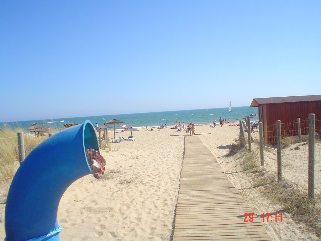 Acceso a la playa frente hotel oasis islantilla by miguel alvarez munoz