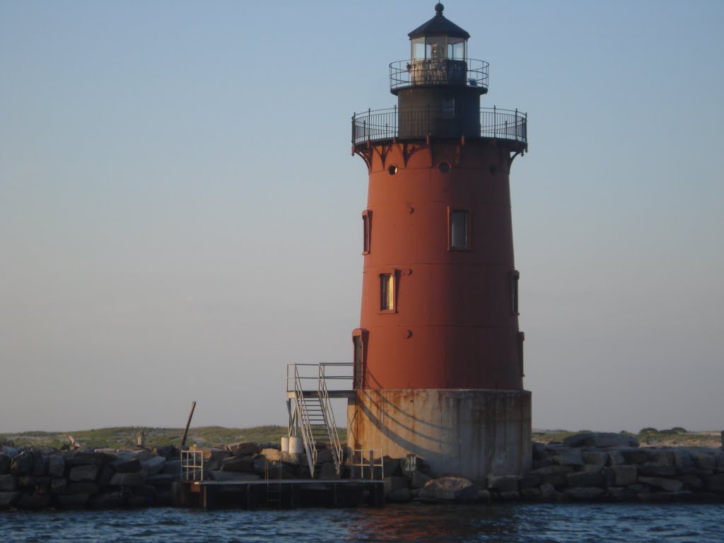 Breakwater Lighthouse, Lewes, Delaware by WhiteRhino