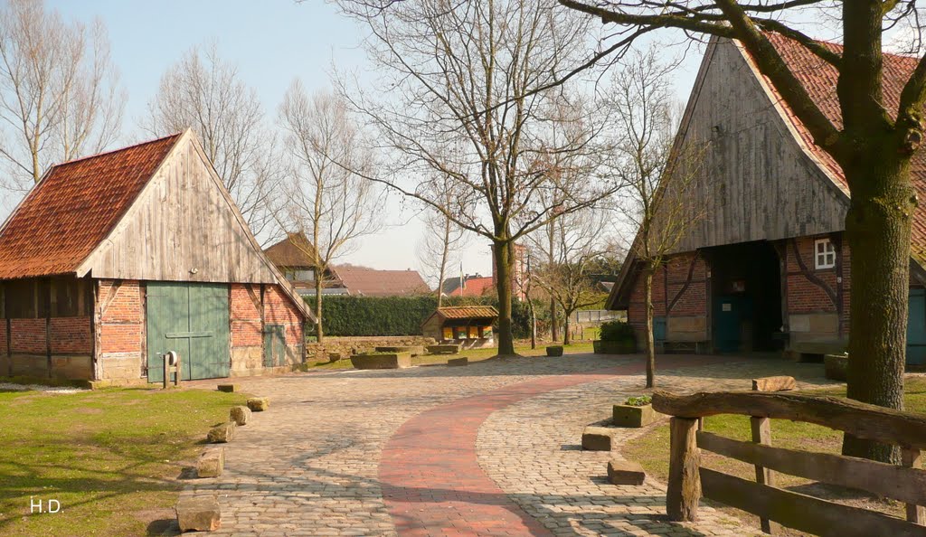 Wettringen - Heimathaus Ahlers (das älteste Haus der Gemeinde Wettringen - heute genutzt als Begegnungsstätte) by Heribert Duling