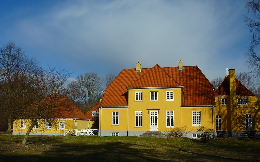 Building of the former Danish Forest Research Institute (Statens Forstlige Forsøgsvæsen) - Springforbi by thor@odin™