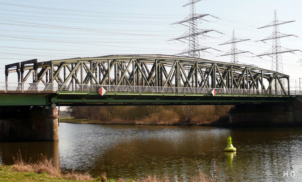 Hanekenfähr - Auto- und Eisenbahnbrücke über die Ems by Heribert Duling