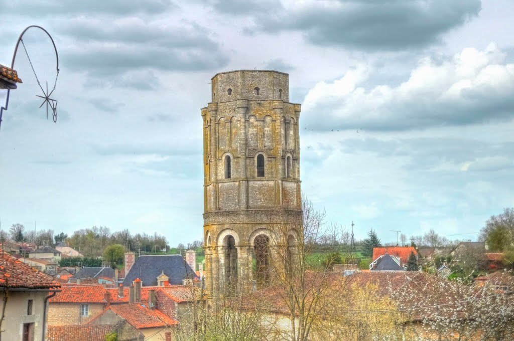 Abbaye Saint Sauveur à Charroux, Vienne by jl capdeville