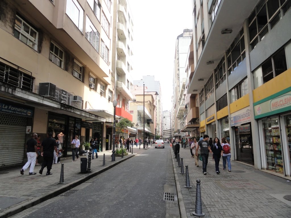 2011-Petrópolis-RJ: Rua 16 de Março - área comercial no centro da cidade by Walter  Leite