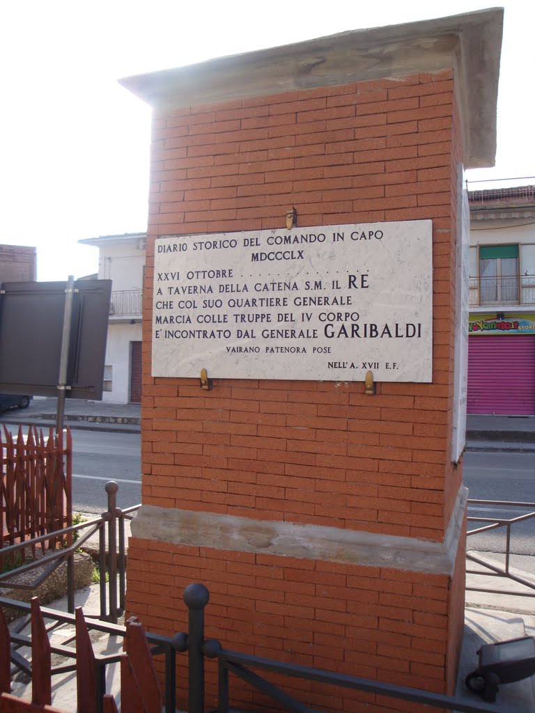 Lapide apposta dal comune di Vairano Patenora nel 1939 e recante il testo del "Diario Storico dell'Archivio del Ministero della Difesa" al 26 ottobre del 1860 che riferisce dell'incontro by Geosergio