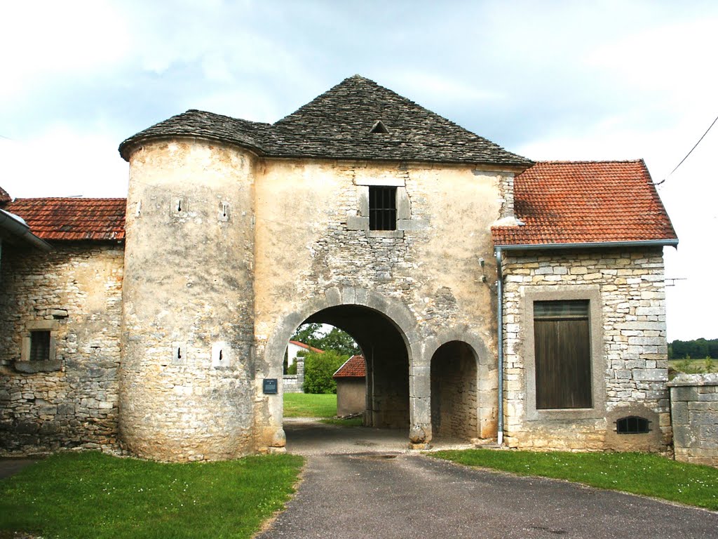 MONTOT - UNE ENTRÉE DU VILLAGE by mexicori