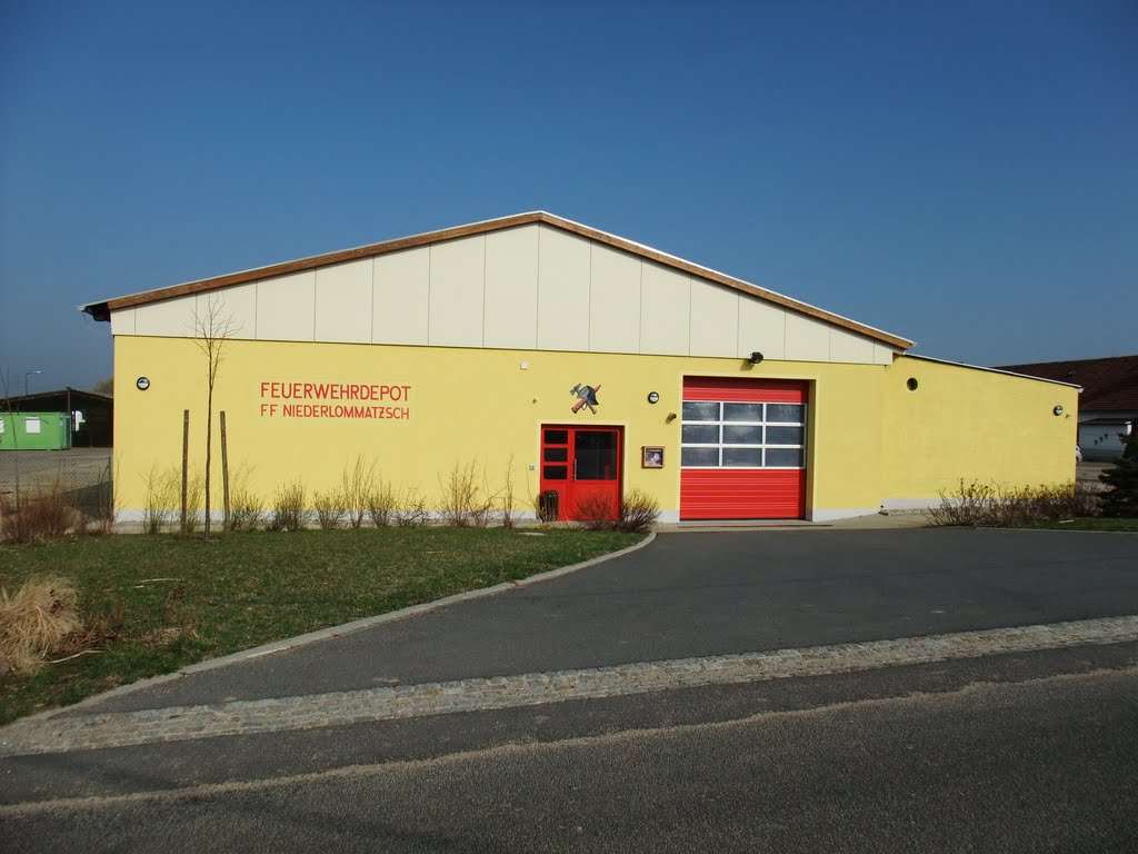 Naundorf - Feuerwehrdepot FF Niederlommatsch by Matthias H.