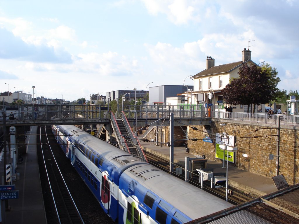 SNCF Mantes-Station by Ubqt 1