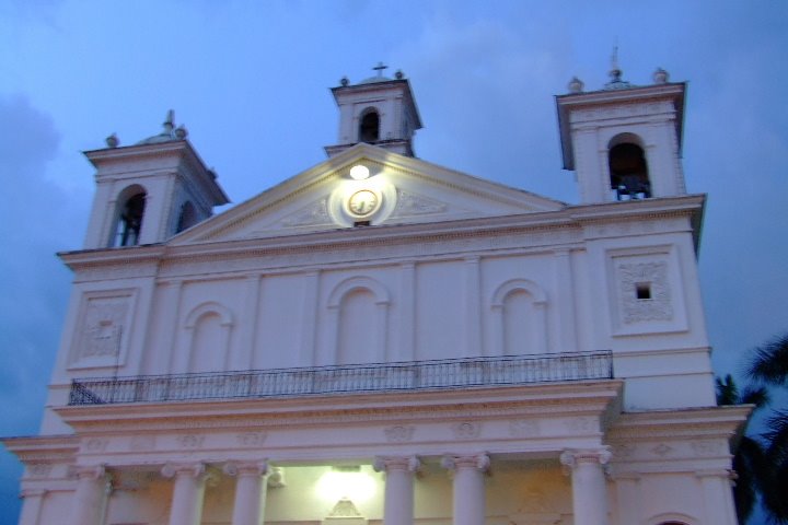 Iglesia de Suchitoto by Luis Angel Umaña