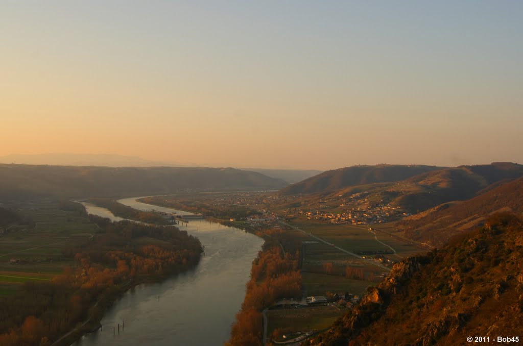 Crozes-Hermitage - Vue sur Gervans & Erome (au bord de la vallée du Rhône) by Bob45