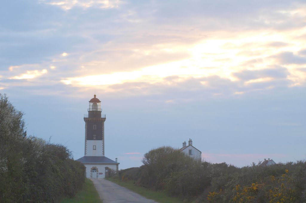 Phare de Pen Men by torr-penn