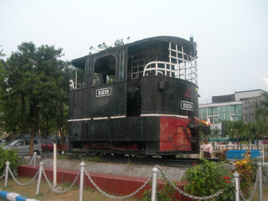 Locomotive, Pasar Turi Railway Station by Andi Bakhtiar