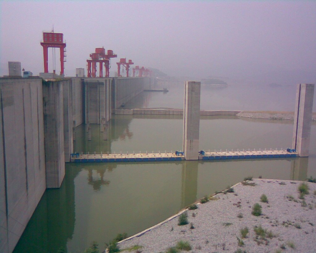 三峡大坝 the Three Gorges Dam by 周松涛