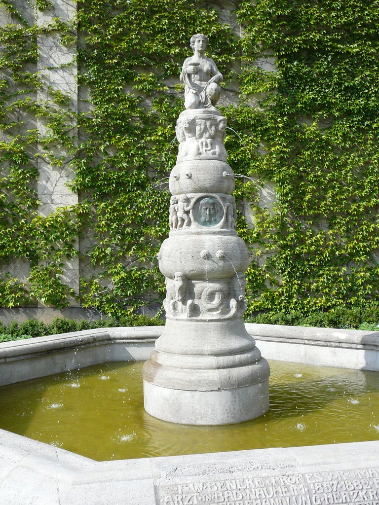 Bad Nauheim / Kuranlage / Brunnen im Jugendstil by Alfred Mueller