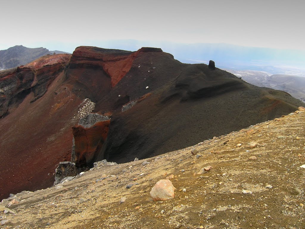 Red Crater - Great walk Tongariro Crossing, NP Tongariro by Tomas K☼h☼ut