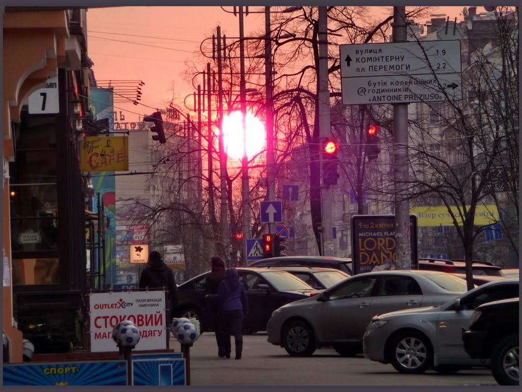 Urban sunset / Городской закат by Larissa+