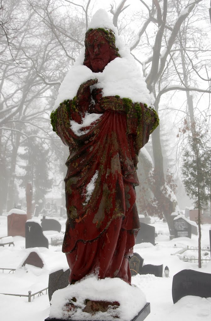 Statue in the cemetery by Renatorius (Reno)