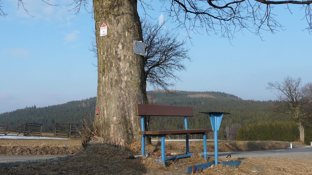 Pohled na posezení u Lucky vrchu u Daňkovic by Letec