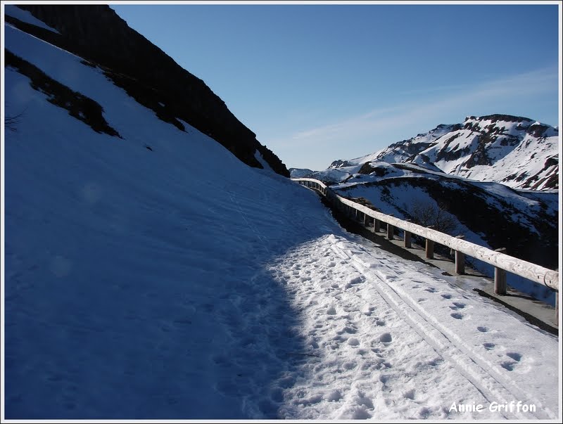 La route du Puy Mary, sous la neige by ♫ Amonite ♫