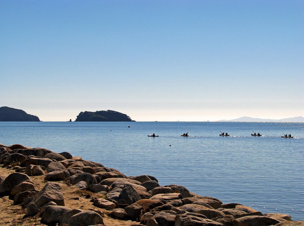 Sandy Bay, ("Die Eroberung des Paradieses !"); Abel Tasman NP, Neuseeland Februar 2011 by H.Sandvoß