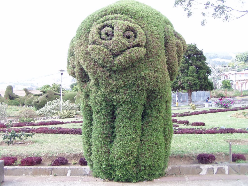 Escultura del parque de zarcero by luis serichol