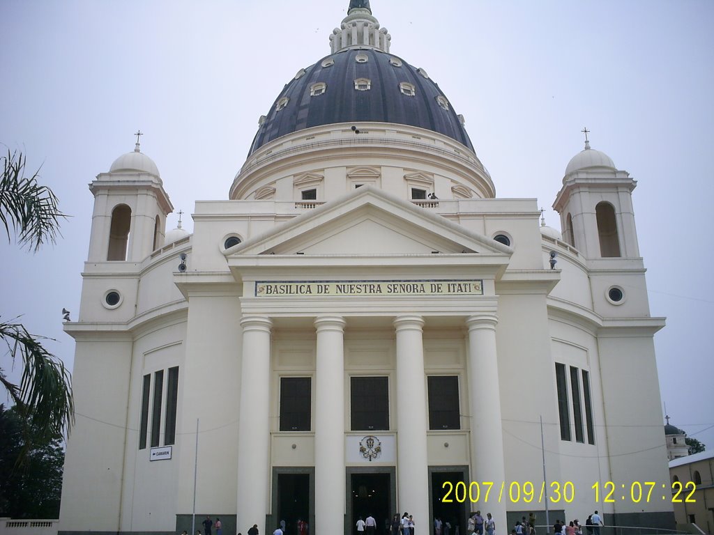 Frente de la Basilica de Nuestra Señora de Itati by carucha090581