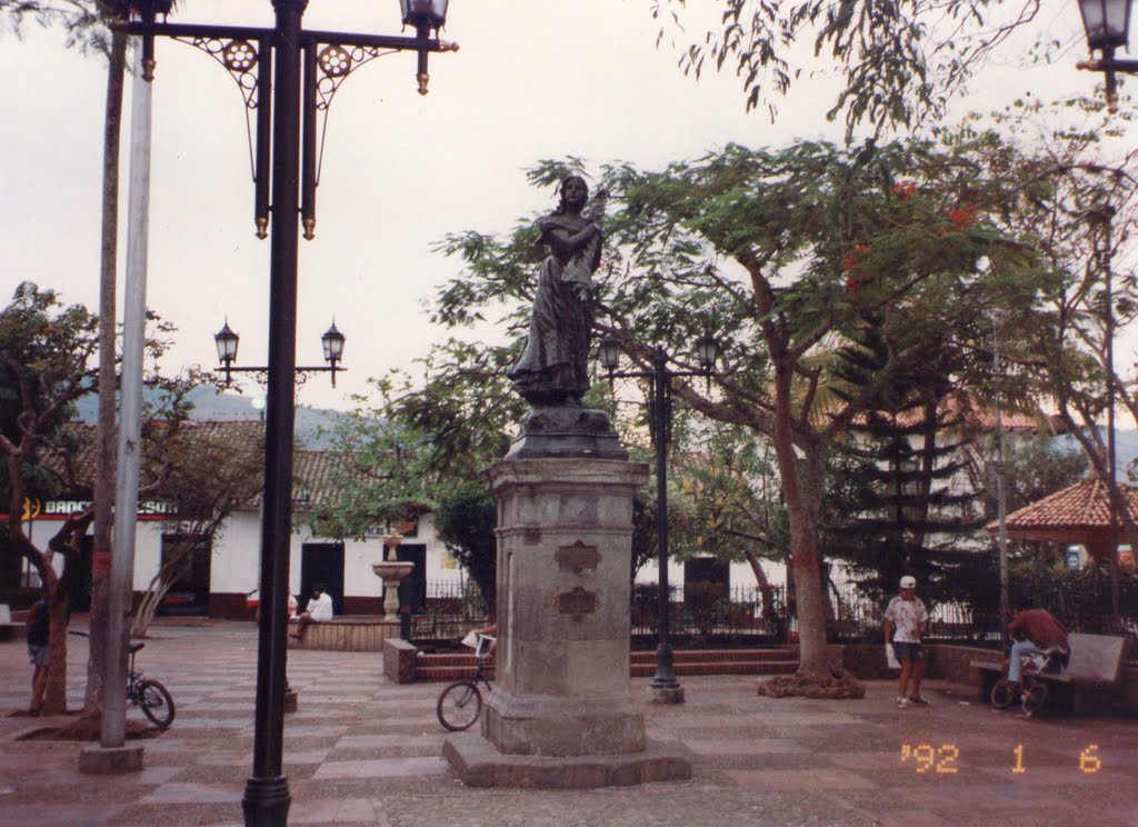 Estatua de Policarpa Salavarrieta en Guaduas - Cundinamarca by wf65