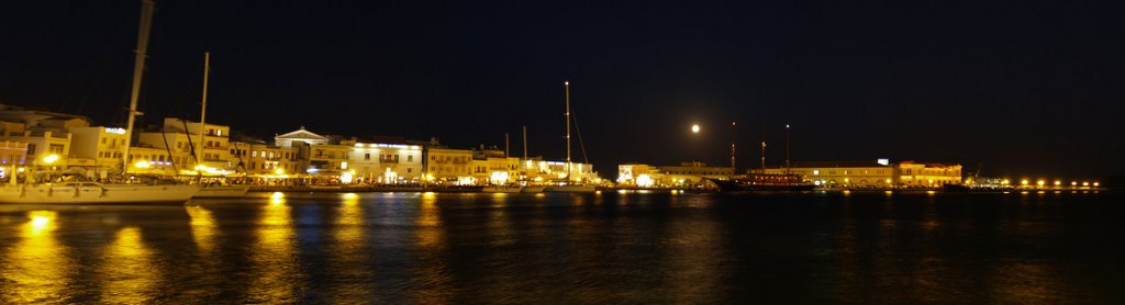 Το λιμάνι τη Σύρου (Syros Port) by Odysseas Efthimiou