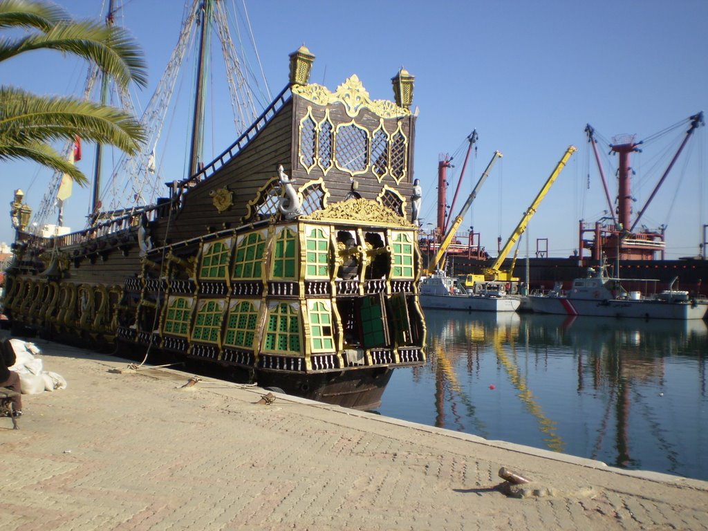 Sousse - les quais by Patrick Bernard