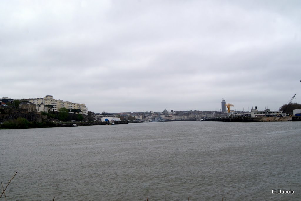 Nantes la Loire Vue de Trentemoult by dom44