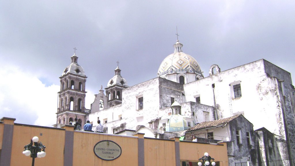 La Catedral desde la Calle Benito Juárez, Teziutlán, Puebla, 220907 by Raúl Ortiz Cerezo