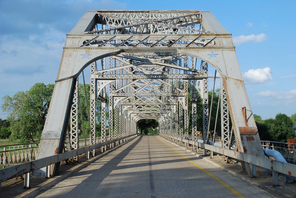 1901 Bridge to Waco City, crosses the Brazos River. by TdeW