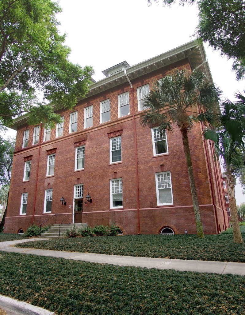 Elizabeth Hall, built in 1892, Stetson University, DeLand (3-20-2011) by Ken Badgley