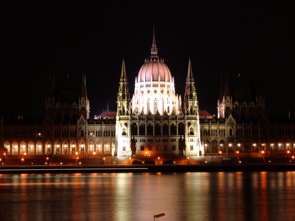 Budapest, Víziváros, 1011 Hungary by Dóczi Tamás esküvőfo…