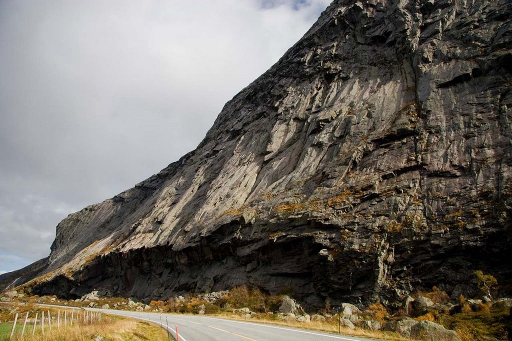 Hunnedalen in September 2007, Norway by Svein-Magne Tunli