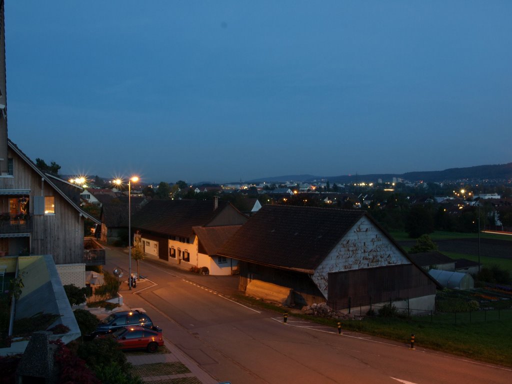 Hinterdorfstrasse in Buchs ZH in Abenddämmerung (10/2007) by NilsW