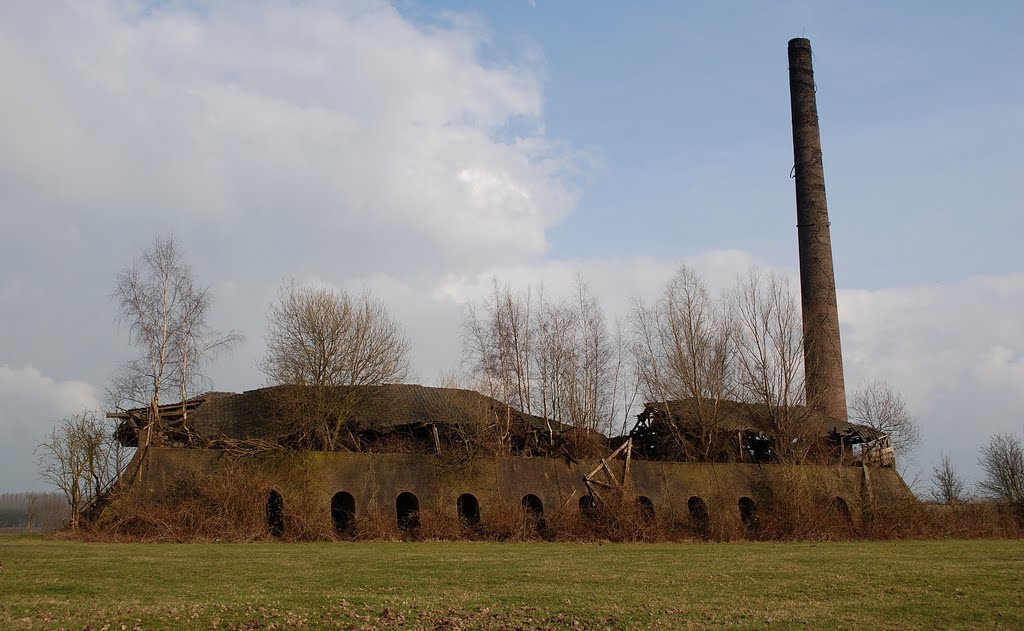 Stone-Brick Factory, Ruine, near river Lek by Hans J.S.C. Jongstra