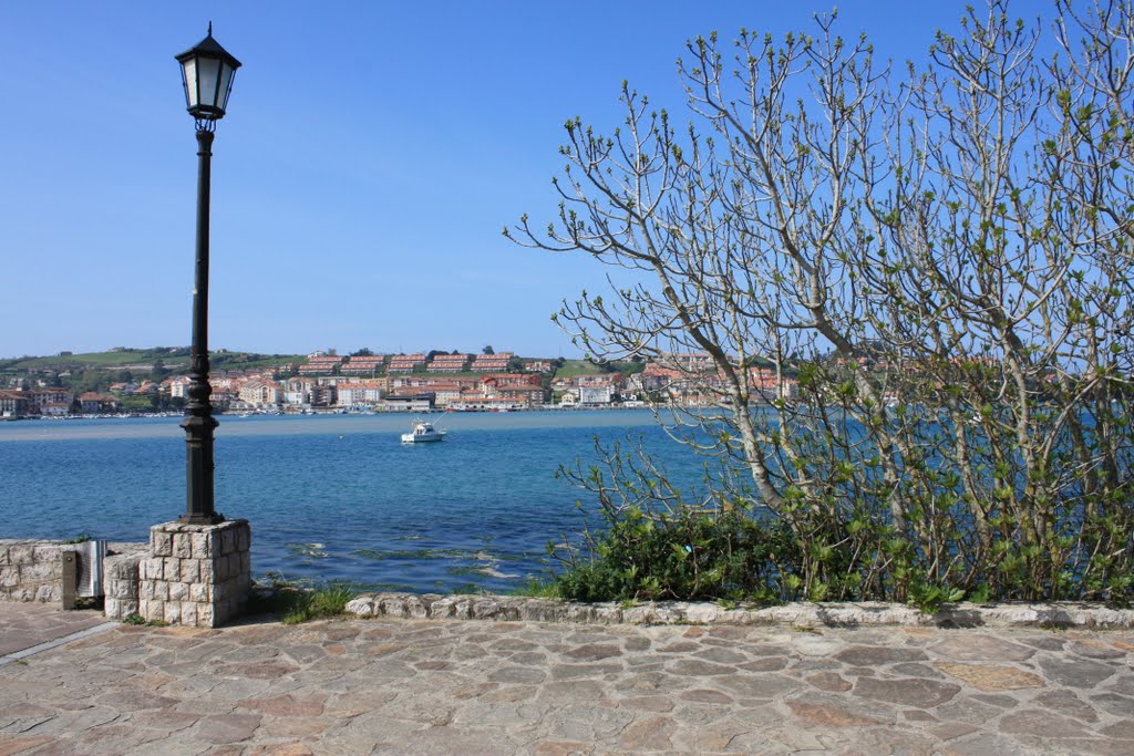 San Vicente De La Barquera (Cantabria) by laura&paula