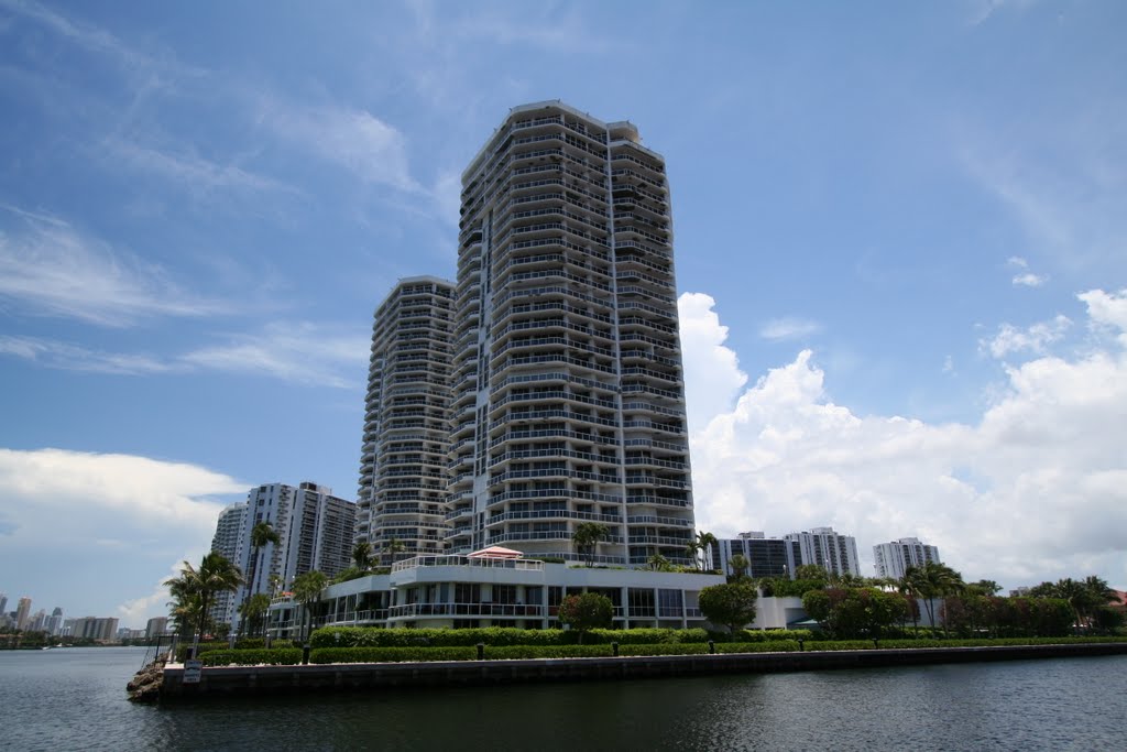 Waterways Aventura by Gustavo Rohrscheib