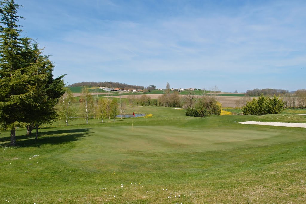 The 6th green at Longeveau - April 2011 by Mike Stuckey