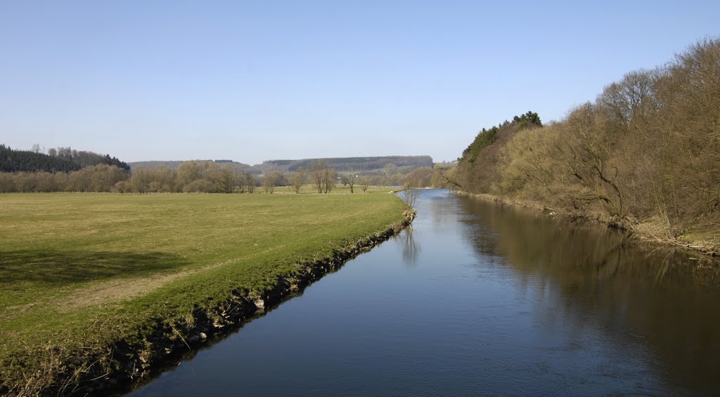 Die Ruhr, Nähe Hüninngen by Uwe Gehring