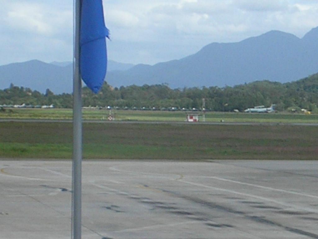 AVIÕES DE CAÇA DECOLANDO DO AEROPORTO HERCILIO LUZ EM FPOLIS. 01/10/07 by pu5jps