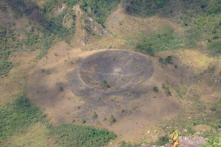 Boquerón, Cráter del Volcán de San Salvador by Luis Angel Umaña